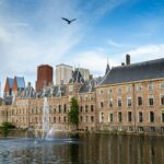 Zicht op de buitenkant van het Binnenhof in Den Haag.